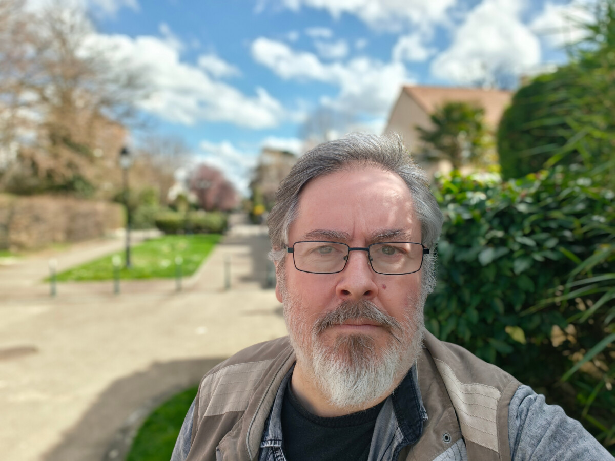 Realme 16 Pro - Selfie mode Portrait Realme 16 Pro - Selfie mode Portrait