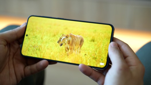 Samsung Galaxy A57 // Source : Alexis Grandgirard - Frandroid