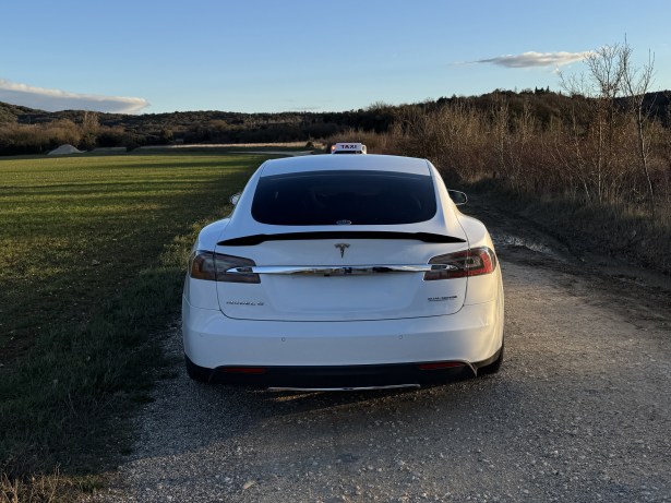 Taxi en Tesla Model S // Source : Paul-Emile CASSORET pour Frandroid