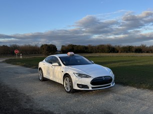 Taxi en Tesla Model S // Source : Paul-Emile CASSORET pour Frandroid
