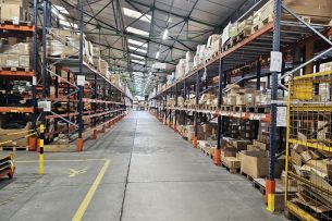 Usine MFC vélos Intersport entrepôt composants
