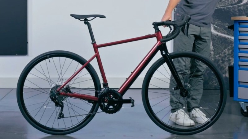 1 000 €, c’est ce que Decathlon enlève au très léger VAE Van Rysel E-EDR AF avec transmission Shimano