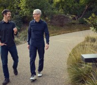 John Ternus et Tim Cook // Source : Apple