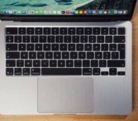 L'Apple MacBook Air 13 M5 // Source : Chloé Pertuis pour Frandroid