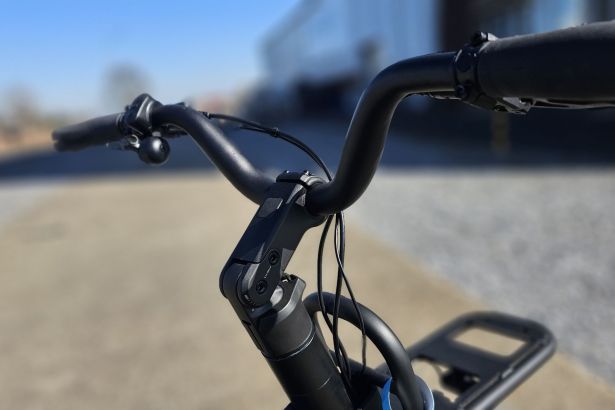 Vélo électrique longtail Brekr L250 potence