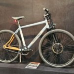 On a vu le vélo électrique Electrolyte S4E : sa batterie est intégrée dans une fourche monobras On a vu le vélo électrique Electrolyte S4E : sa batterie est intégrée dans une fourche monobras