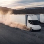 On connaît enfin la vraie capacité de la batterie du Tesla Semi : une taille XXL pour une autonomie impressionnante On connaît enfin la vraie capacité de la batterie du Tesla Semi : une taille XXL pour une autonomie impressionnante