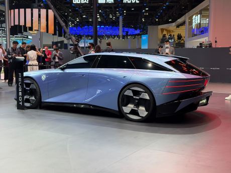 Peugeot Concept 6 // Source : Vincent Sergère - Frandroid