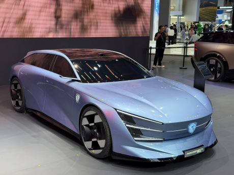 Peugeot Concept 6 // Source : Vincent Sergère - Frandroid