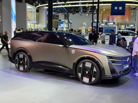 Peugeot Concept 8 // Source : Vincent Sergère - Frandroid