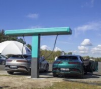 Denza Z9GT sur une station Flash Charging // Source : Jean-Baptiste Passieux - Frandroid