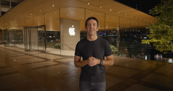 John Ternus pendant la keynote Apple de 2025. // Source : Apple John Ternus pendant la keynote Apple de 2025. // Source : Apple