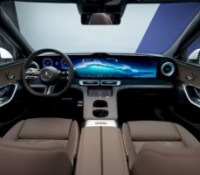Der neue Mercedes-Benz C 400 4MATIC elektrisch.
 
Energieverbrauch kombiniert: 18,6-14,2 kWh/100 km | CO₂-Emissionen kombiniert: 0 g/km | CO₂-Klasse: A [1]
 
Exterieur: AMG Line; MANUFAKTUR opalithweiß metallic bright
 
 
[1] Die Angaben sind vorläufig. Es liegen bislang weder bestätigte Werte von einer amtlich anerkannten Prüforganisation noch eine EG-Typgenehmigung noch eine Konformitätsbescheinigung mit amtlichen Werten vor. Abweichungen zwischen den Angaben und den amtlichen Werten sind möglich.
 
//
The all-new Mercedes-Benz C 400 4MATIC electric.
 
Energy consumption combined: 18,6-14,2 kWh/100 km | CO₂ emissions combined: 0 g/km | CO₂ class: A [1]
 
Exterior: AMG Line; MANUFAKTUR opalithe white bright
 
[1] The information is provisional. Neither confirmed values from an officially recognised testing organisation nor an EC type approval nor a certificate of conformity with official values are available to date. Deviations between the data and the official values are possible.