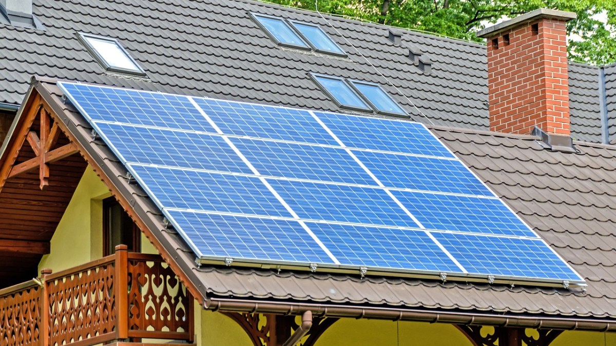 Brider les panneaux solaires plutôt que baisser le tarif de rachat : l’Allemagne prend le chemin inverse de la France