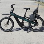 On a roulé avec le Brekr L250, un vélo cargo électrique au look atypique et équipé d’un moteur avec une boîte automatique On a roulé avec le Brekr L250, un vélo cargo électrique au look atypique et équipé d’un moteur avec une boîte automatique