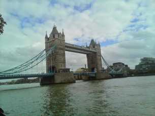 Le Tower Bridge avec les BV100