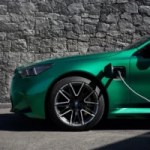 Vous ne branchez pas votre hybride ? BMW imagine une sanction inédite (et ça n’a rien d’écologique) Vous ne branchez pas votre hybride ? BMW imagine une sanction inédite (et ça n’a rien d’écologique)