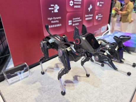 Le chien robot Sirius à la Beyond Expo 2026 // Source : Frandroid