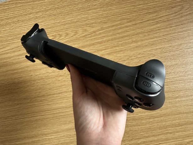 Les gâchettes analogiques de la manette EasySMX M15. // Source : Frandroid