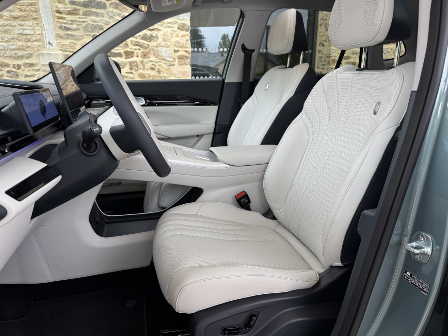 Essai Geely E5 // Source : Paul-Émile CASSORET pour Frandroid