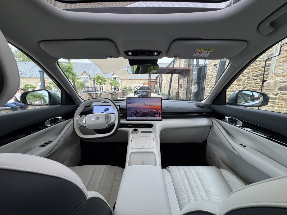 Essai Geely E5 // Source : Paul-Émile CASSORET pour Frandroid