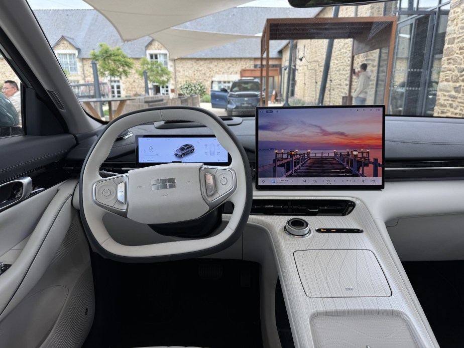 Essai Geely E5 // Source : Paul-Émile CASSORET pour Frandroid