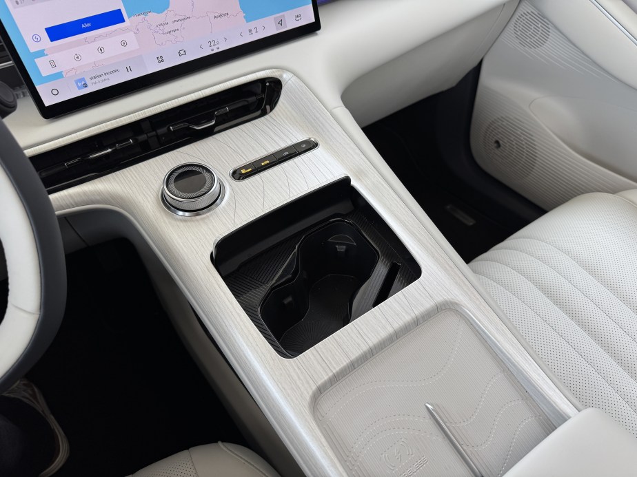 Essai Geely E5 // Source : Paul-Émile CASSORET pour Frandroid