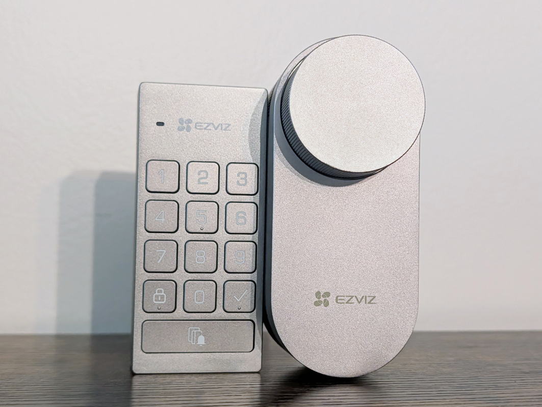 Ce boîtier à 250 euros gère toute la sécurité de ma porte d&rsquo;entrée : test de la Ezviz DL01 Pro Kit