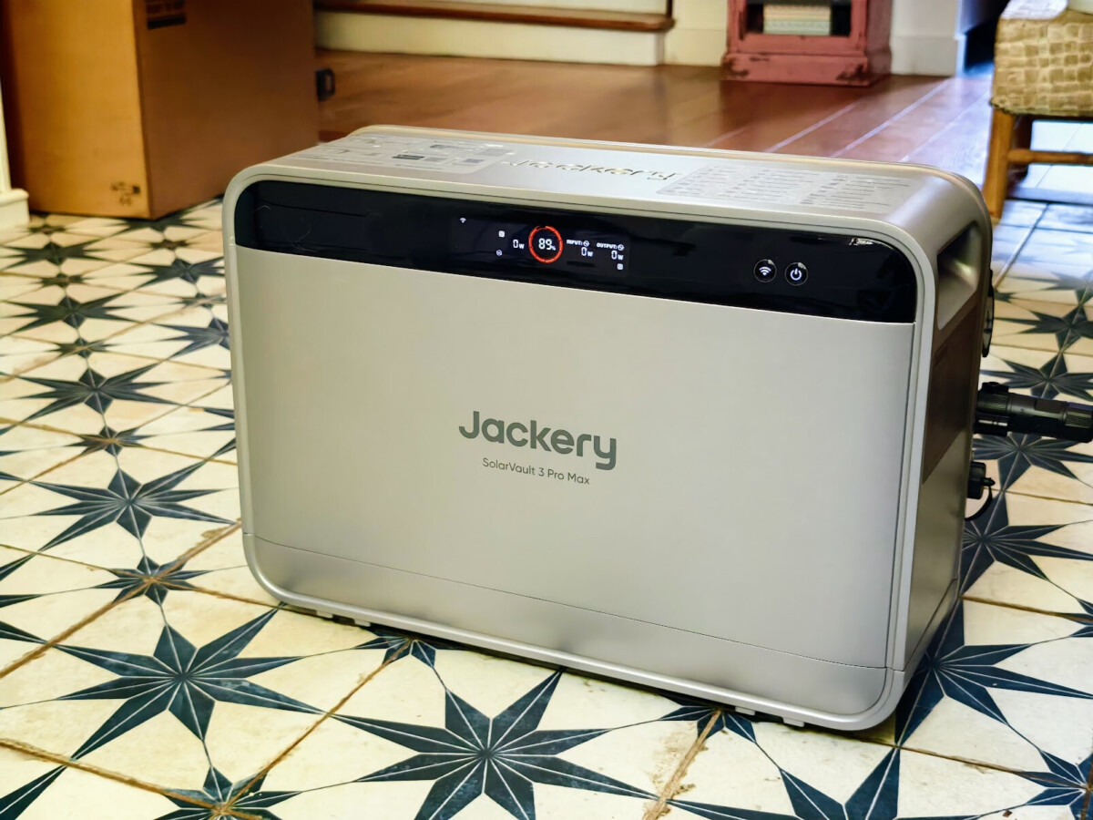 Jackery SolarVault 3 Pro Max // Crédits : Ulrich Rozier pour Frandroid Jackery SolarVault 3 Pro Max // Crédits : Ulrich Rozier pour Frandroid