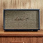 Ce pack audio Marshall (enceinte + écouteurs) est le combo parfait pour un été en musique, surtout à ce prix Ce pack audio Marshall (enceinte + écouteurs) est le combo parfait pour un été en musique, surtout à ce prix