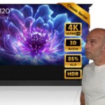 J’ai testé l’écran motorisé ALR Nothing Projector PET Crystal Classic qui veut réconcilier vidéoprojecteur ultra courte focale et salon de vie