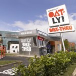 Oatly ouvre à Amsterdam le premier « Bike Thru » au monde, réservé aux cyclistes Oatly ouvre à Amsterdam le premier « Bike Thru » au monde, réservé aux cyclistes