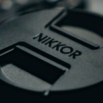 Un capuchon d'objectif Nikkor pour illustration // Source : Nathan J Hilton via Pexels
