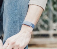 Le Google Fitbit Air // Source : Chloé Pertuis - Frandroid