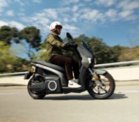 Le marché des deux-roues électriques neufs peine toujours à émerger en France, surtout depuis la fin du bonus écologique. Ici le Silence S01 électrique