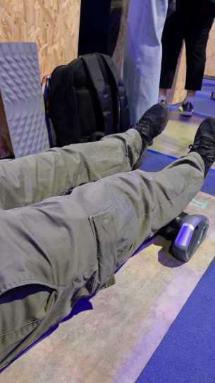 Le rouleau masseur RheoFit A1 en utilisation // Source : Frandroid