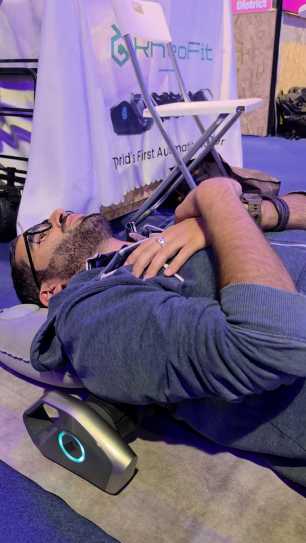 Le rouleau masseur RheoFit A1 en utilisation // Source : Frandroid