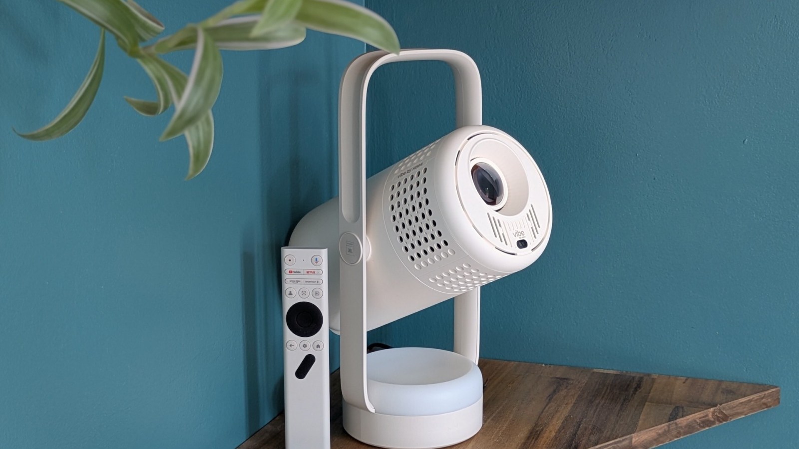 Moins de 220 € pour un vidéoprojecteur nomade en pack avec son écran de projection, c’est l’offre sur le Xgimi Vibe One
