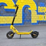 On a testé la Xiaomi Electric Scooter 6 Ultra, la trottinette électrique qui se prend pour la Xiaomi SU7 Ultra