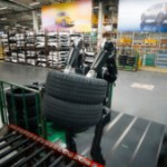 Renault : qui est « Calvin », ce robot qui vient d’arriver à l’usine de Douai pour la R5 électrique Renault : qui est « Calvin », ce robot qui vient d’arriver à l’usine de Douai pour la R5 électrique
