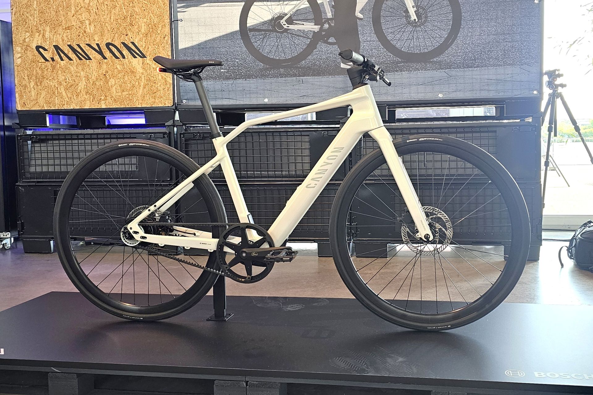 Canyon Roadlite ON CF 2027 vélo électrique ville carbone