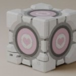Le magnifique skin Companion Cube de la Steam Machine ne sortira pas, à cause de Valve Le magnifique skin Companion Cube de la Steam Machine ne sortira pas, à cause de Valve