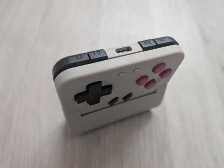 Les gâchettes arrières de la Pocket Taco // Source : Frandroid