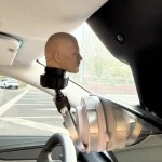 Des fausses têtes pour tromper la surveillance des Tesla : l’astuce idiote qui cartonne en Chine Des fausses têtes pour tromper la surveillance des Tesla : l’astuce idiote qui cartonne en Chine