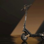 Puissante et confortable, cette trottinette avec moteur 1350 W et suspension intégrale avant/arrière tombe à 629&nbsp;€