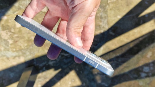 Oppo Reno 16 Pro - Profil