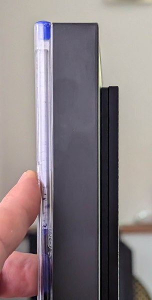 Le TV Samsung R95H de profil // Source : Sylvain Pichot - Frandroid