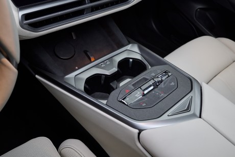 BMW iX5 // Source : BMW