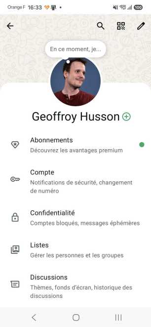 Un point à côté de la rubrique Abonnements dans WhatsApp indique qu'il y a du nouveau. // Source : Capture d'écran Frandroid