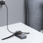 Cette batterie externe 10 000 mAh cache un chargeur Apple Watch intégré, et son prix baisse pile au bon moment pour les vacances 